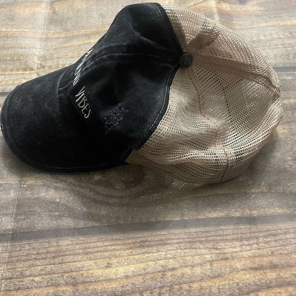 Weekend Vibes Hat - Picture 2 of 4